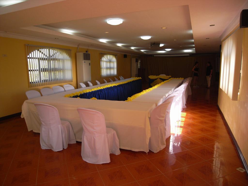 Marco Vincent Dive Resort Puerto Galera Bagian luar foto